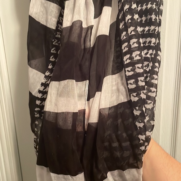 OkLight scarf, black and white - Picture 2 of 3